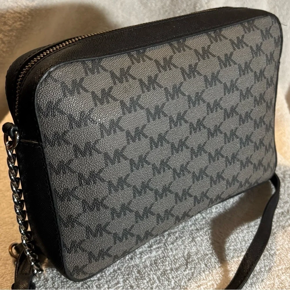 COPY - Michael korss jet set east to west crossbody large logo bag